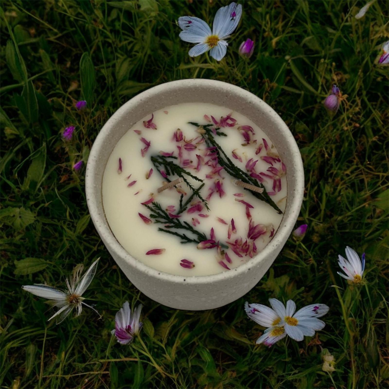 Irish Botanicals Elderberry & Spotted Nettle Candle2