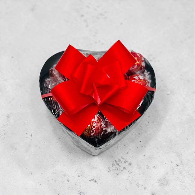 Lindor Petite Heart Chocolate Box2